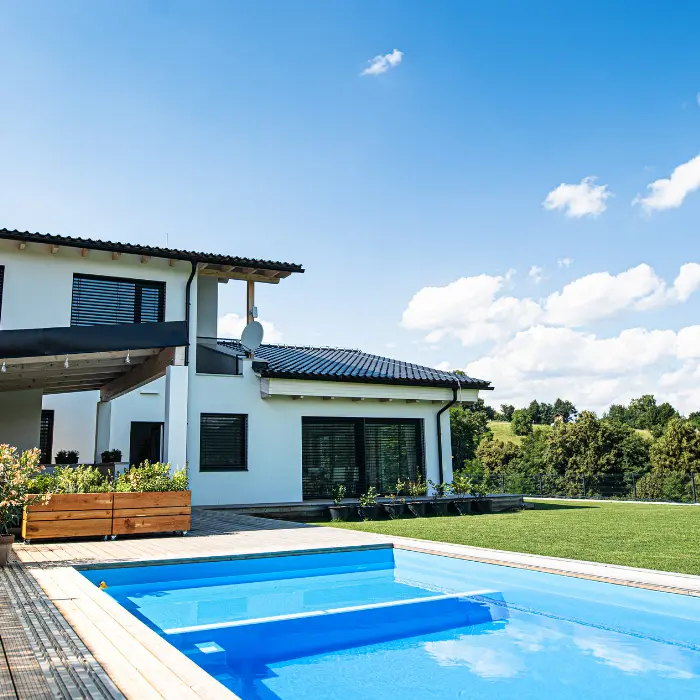 Villa contemporaine et sa piscine