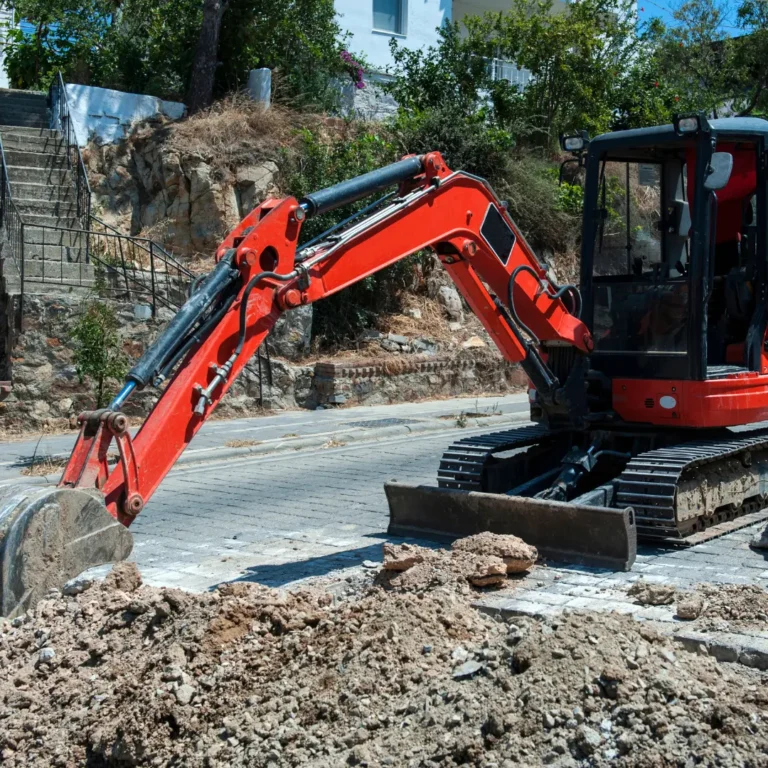 Pelle sur chenilles en chantier de voirie